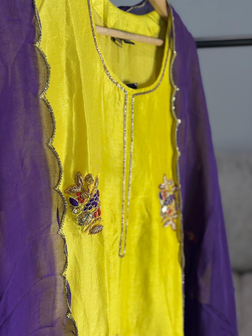 Lemon Viola – Dola Silk Straight Cut Three Piece Suit