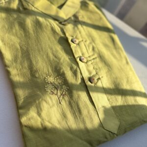 Green Men’s Designer Mul Chanderi Kurta with Cute Thread Embroidery 💚